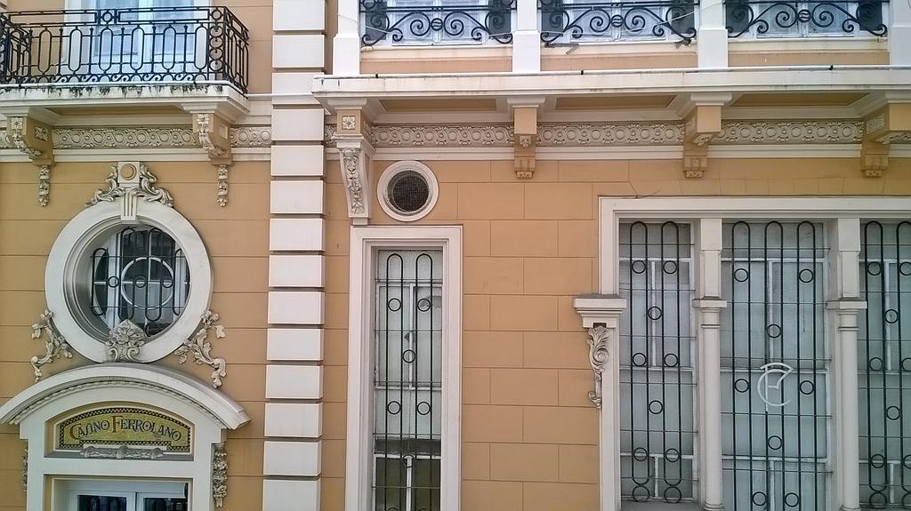 Hostal El Cairo Ferrol Exteriör bild