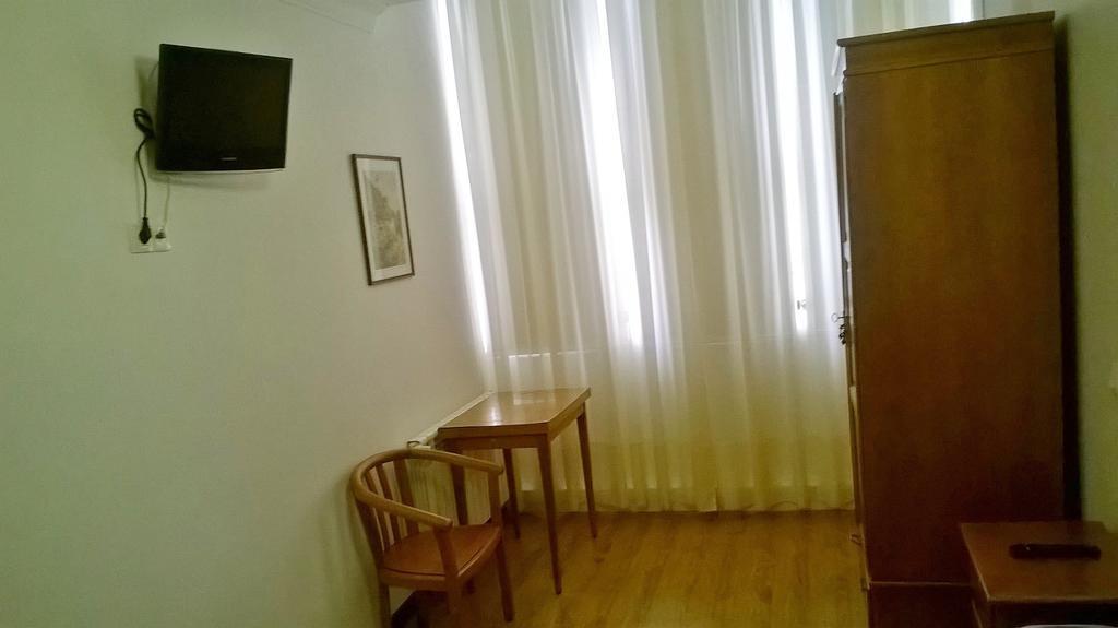 Hostal El Cairo Ferrol Exteriör bild