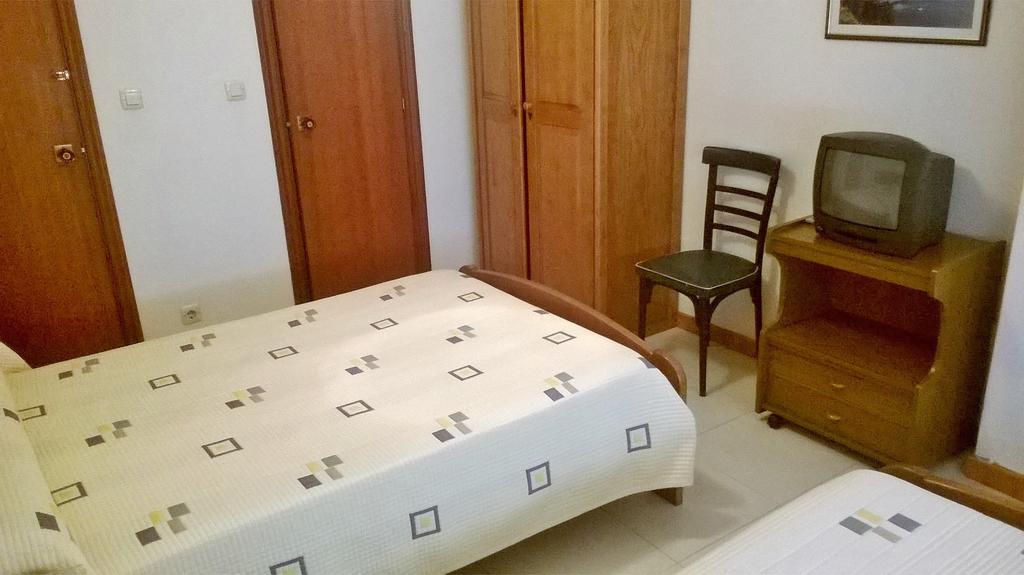 Hostal El Cairo Ferrol Exteriör bild