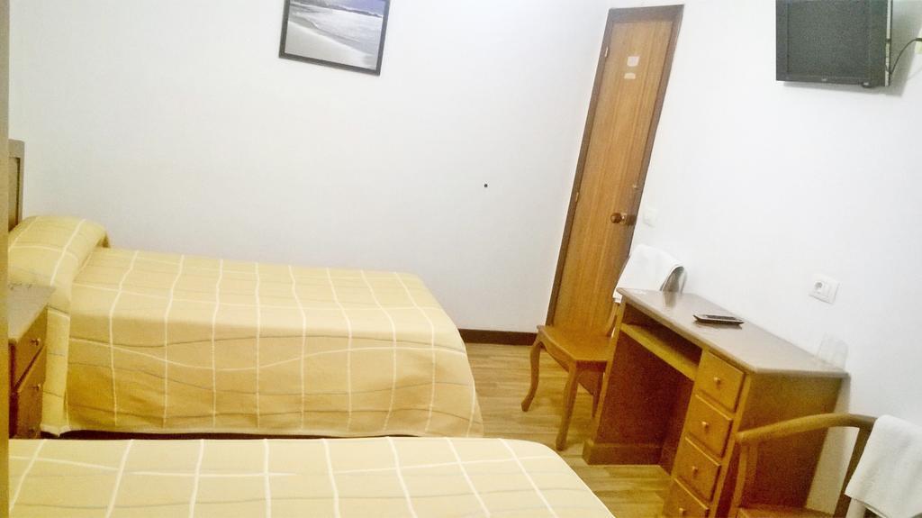 Hostal El Cairo Ferrol Exteriör bild