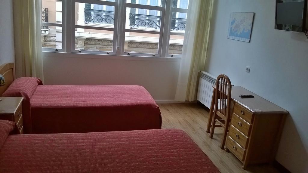 Hostal El Cairo Ferrol Exteriör bild