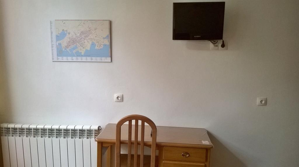 Hostal El Cairo Ferrol Exteriör bild