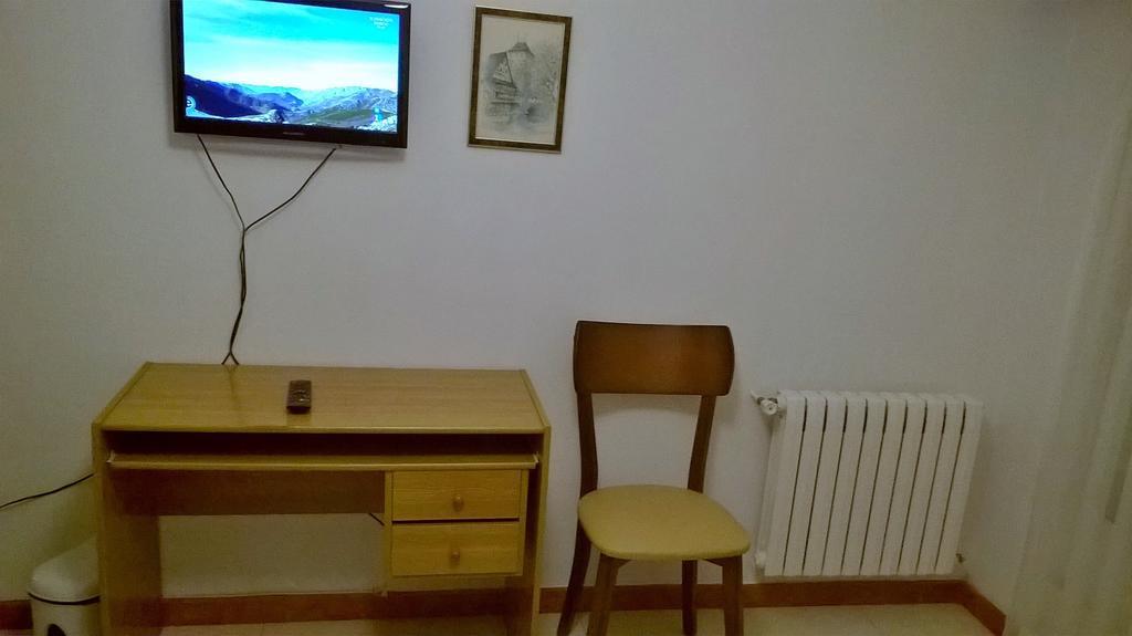 Hostal El Cairo Ferrol Exteriör bild