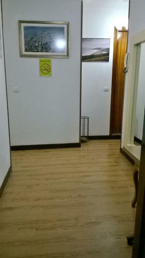 Hostal El Cairo Ferrol Exteriör bild