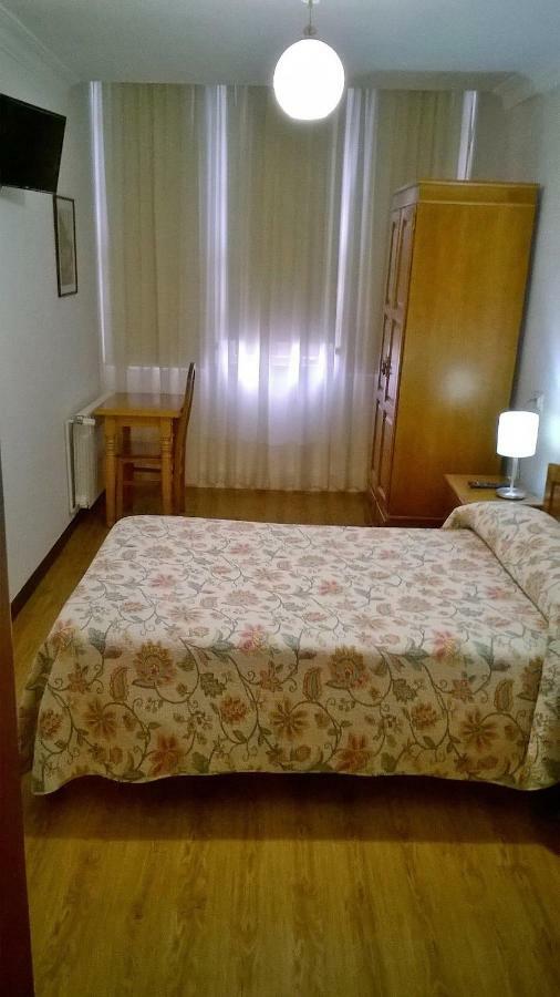 Hostal El Cairo Ferrol Exteriör bild