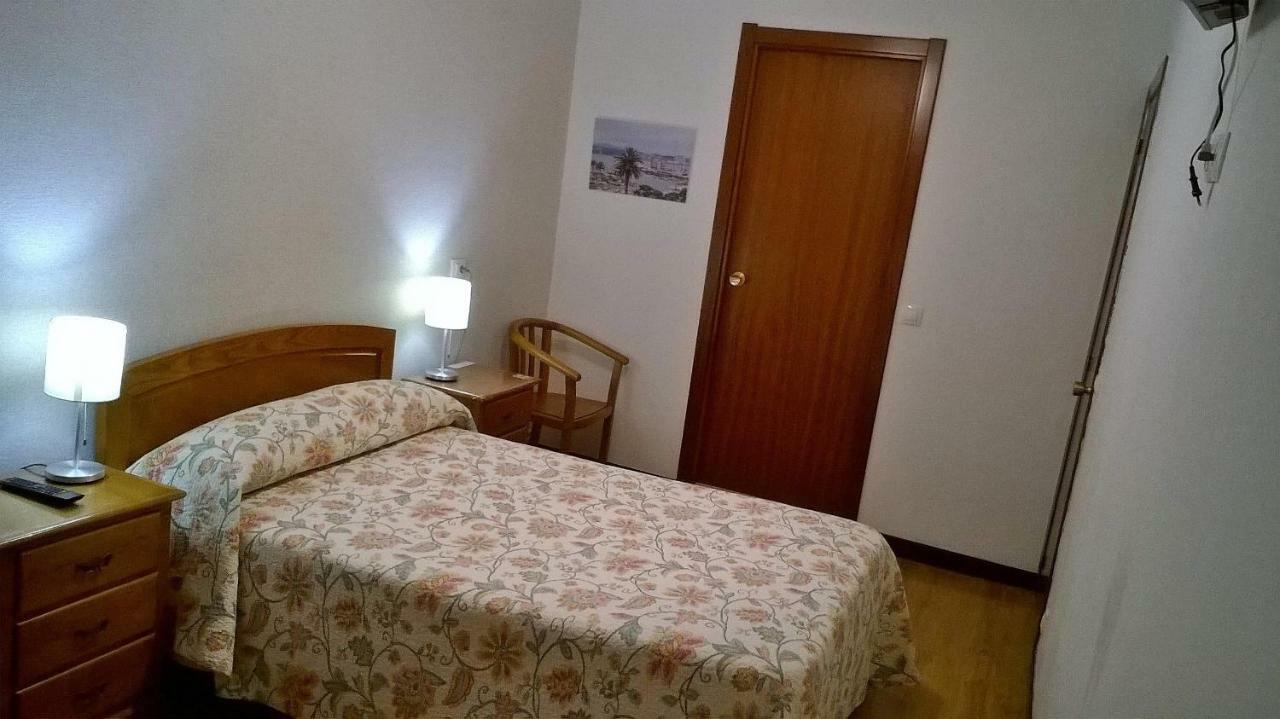 Hostal El Cairo Ferrol Exteriör bild