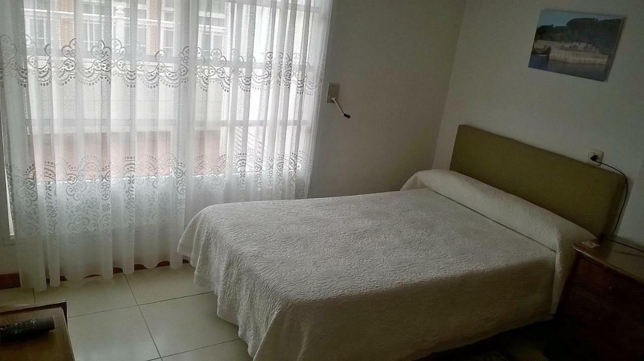 Hostal El Cairo Ferrol Exteriör bild