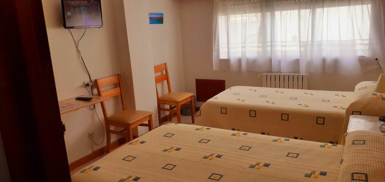 Hostal El Cairo Ferrol Exteriör bild